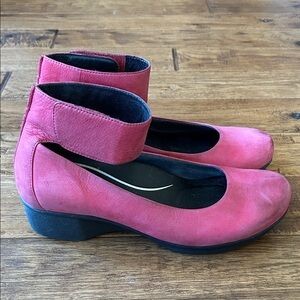 Dansko Lulu Ankle Strap Mary Jane Nubuck Leather Red Pink Comfort Shoes Size 41
